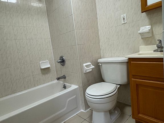 5th image of 183 Thompson St APT B2