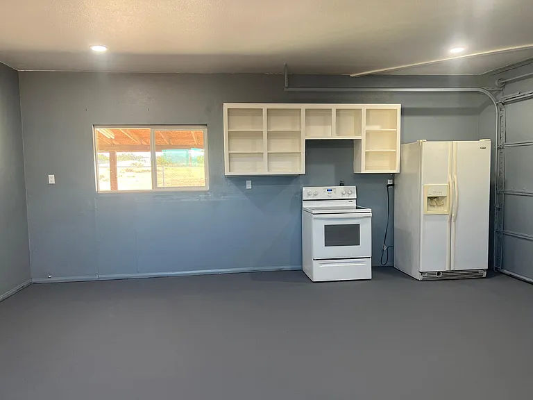 8050 Escondido Ave — Photo 4