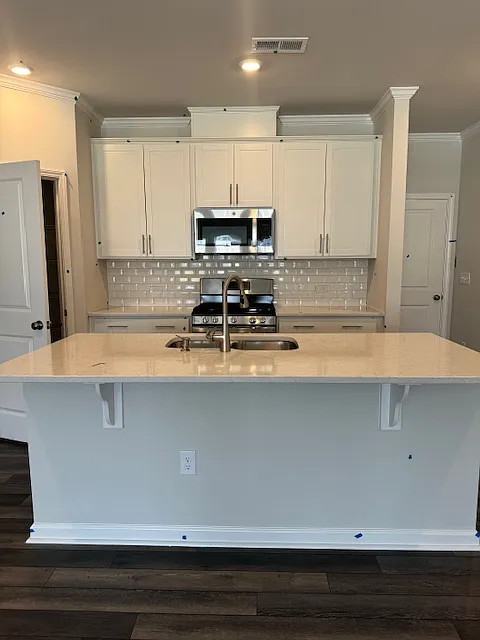 3 bed, 2.5 bath, 1931 sqft, $2,395 — Photo 2