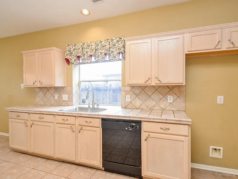 12811 Candace Ct — Photo 10