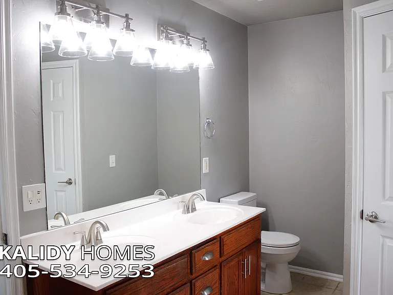 10601 NW 20th St — Photo 14