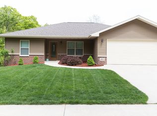 235 Valley St, Dubuque, IA 52003