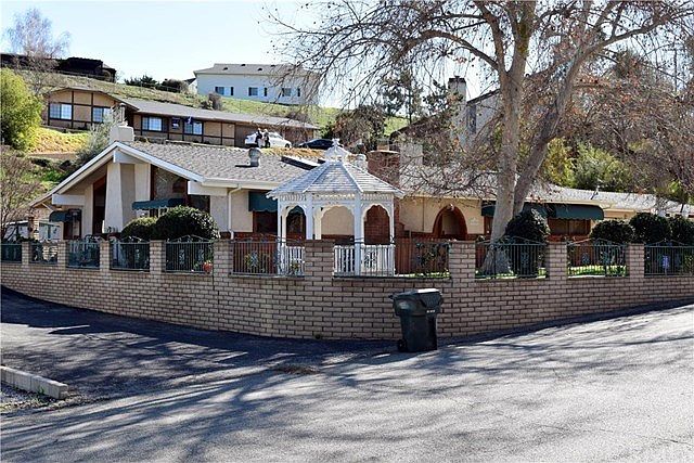 Corner Lot with 2 Driveway Entrances