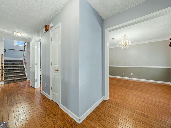 5th image of 806 Carradale Ct