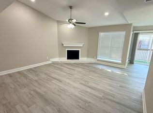 9707 Richmond Ave APT 74, Houston, TX 77042