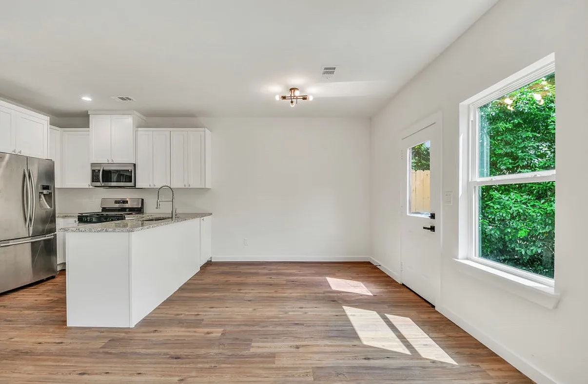 3 bed, 2.5 bath, 1647 sqft, $2,550 — Photo 3