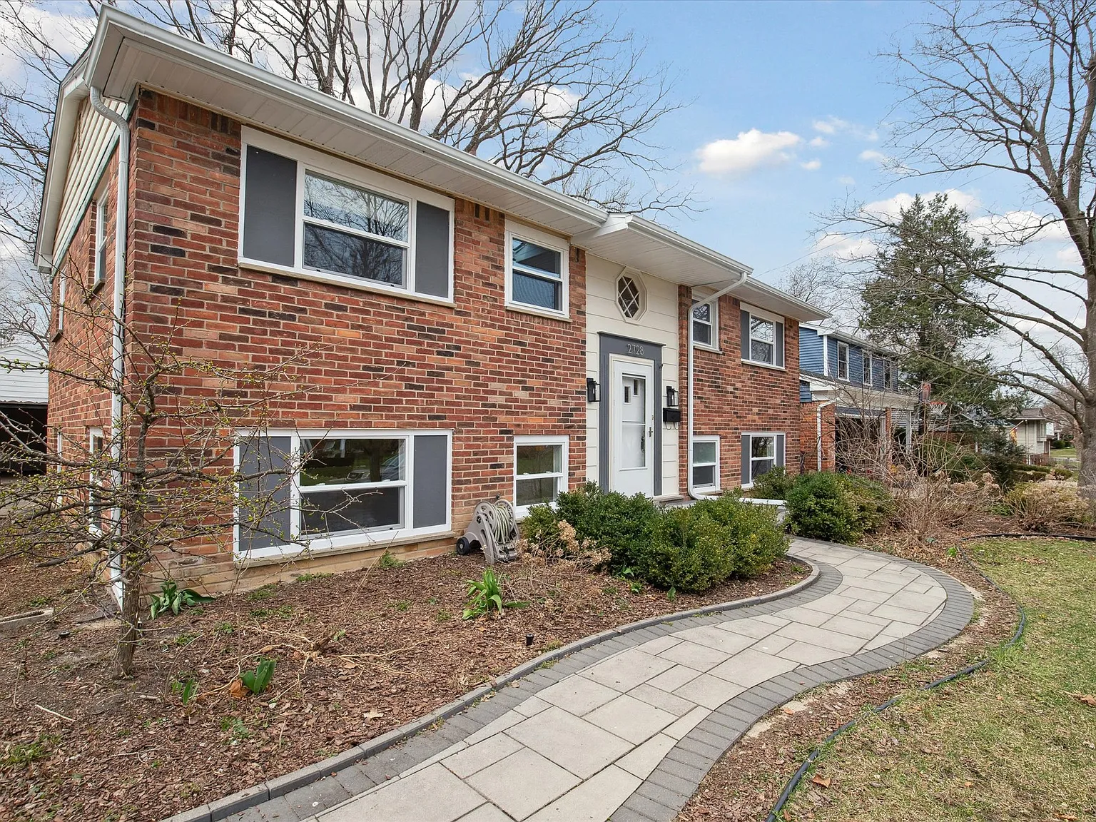 5 bed, 2128 sqft, $3,000 — Photo 2