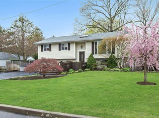 7 Pineland St, Nesconset, NY 11767