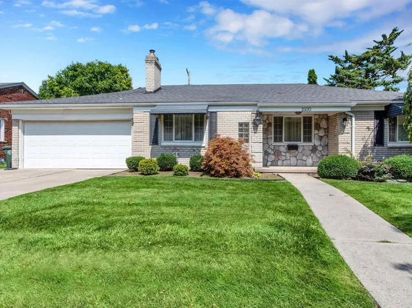 1500 Cook Rd, Grosse Pointe Woods, MI 48236