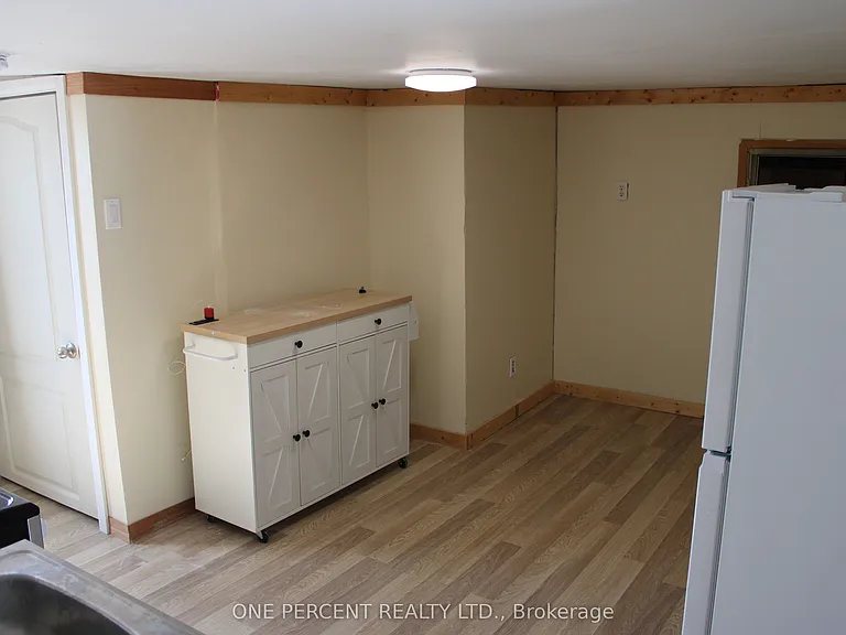 80 Poplar Ave #B — Photo 3