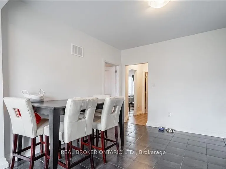 301 Wallace Ave S #MAIN — Photo 4