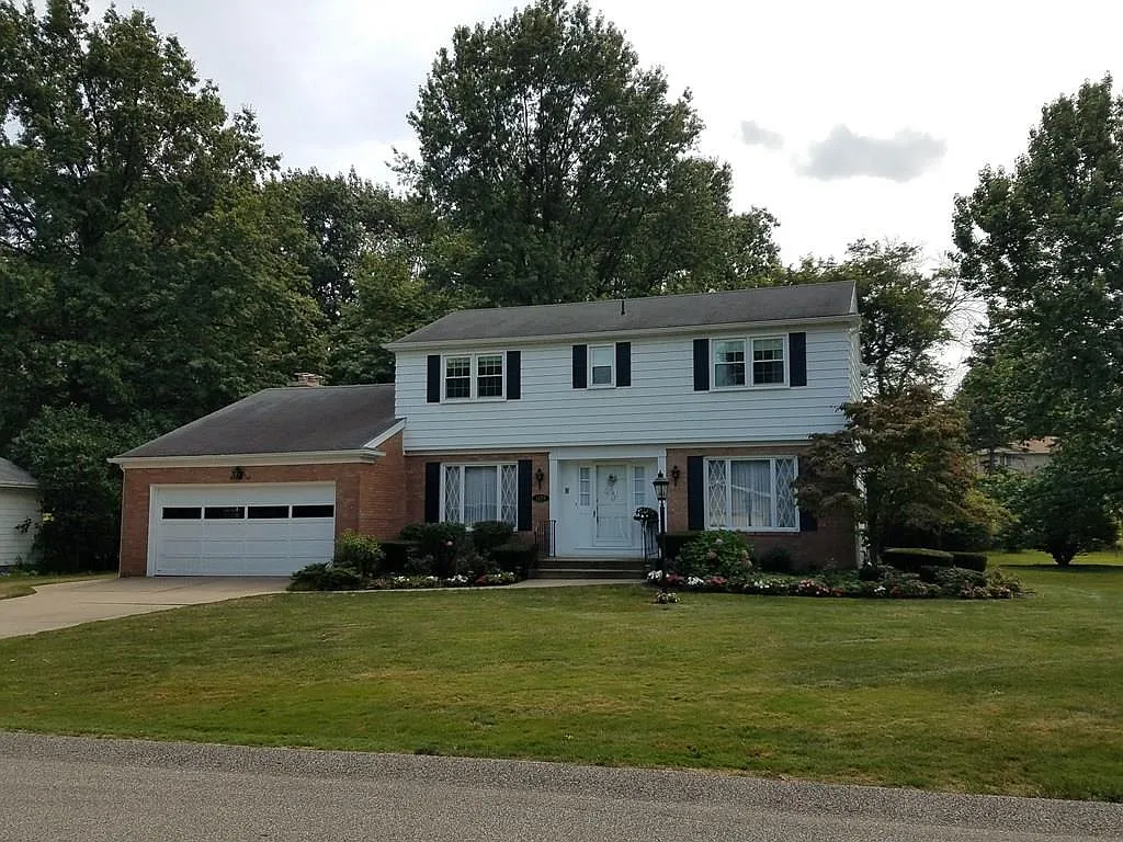 1159 Spring Valley Dr photo 1