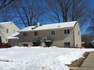 1361 Glengary Dr, Glendale Hts, IL 60139