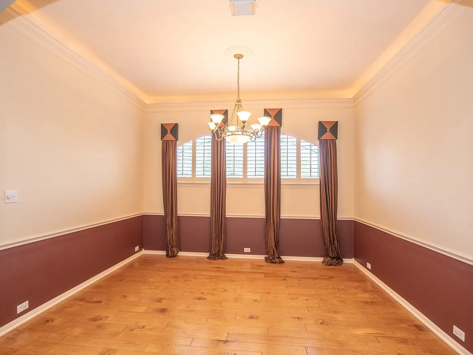 4 bed, 3.0 bath, 3056 sqft, $2,850 — Photo 4