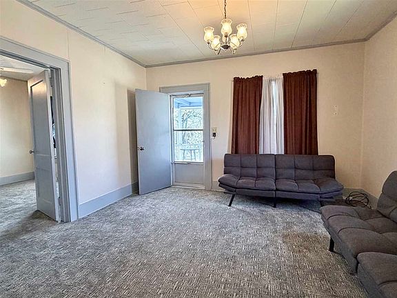 4th image of 107 Oak Dr
