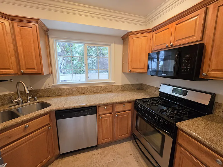 620 W Doran St #7 — Photo 7
