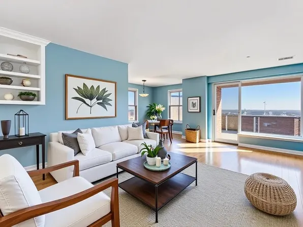 110-11 Queens Boulevard image 1 of 33