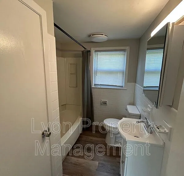 1 Carter Ave #2 — Photo 4