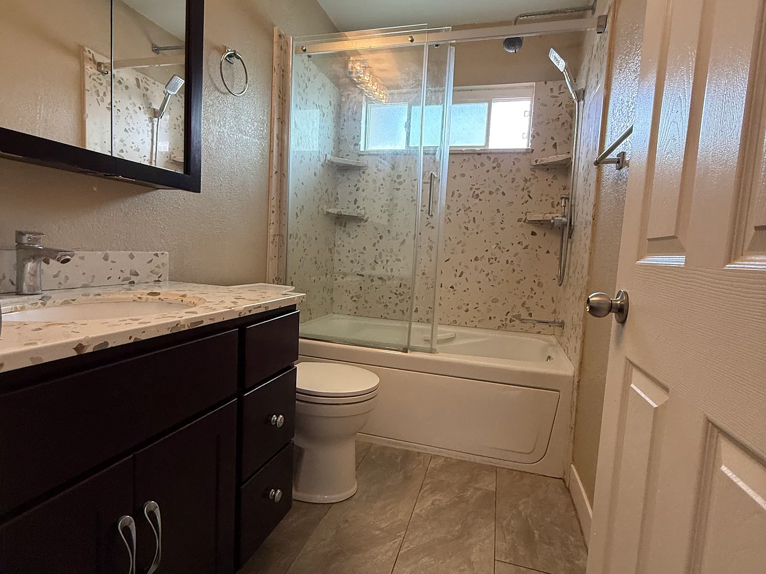 3 bed, 1.5 bath, 1166 sqft, $1,400 — Photo 4
