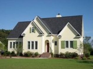 166 Camp Morehead Dr, Morehead City, NC 28557