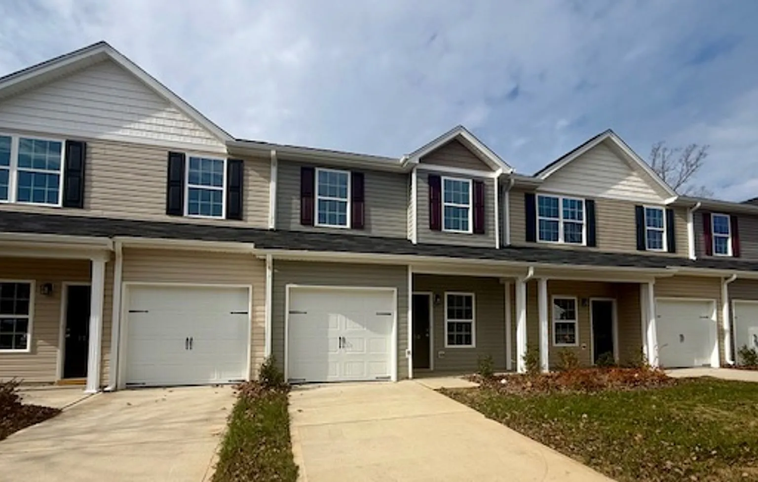 Three bedroom, 2.5 newly constructed townhome in Whitsett — Photo 2