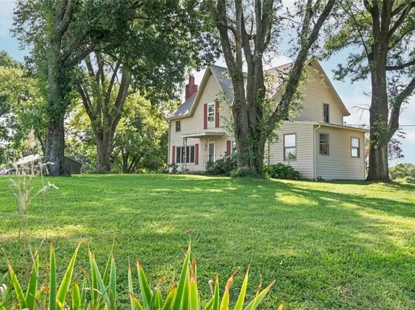 23061 Hatchell Rd, Tonganoxie, KS 66086