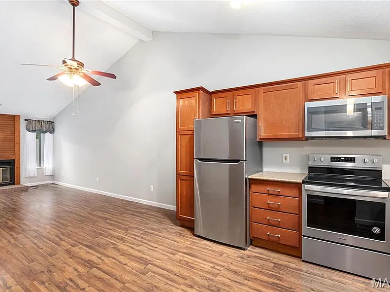 1107 Woodgate Dr — Photo 3