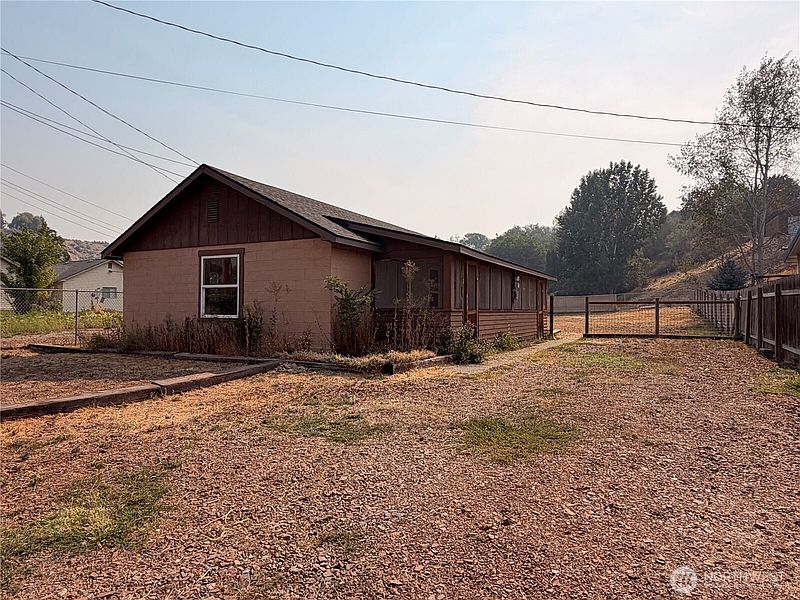 2nd image of 210 Whitcomb Avenue N