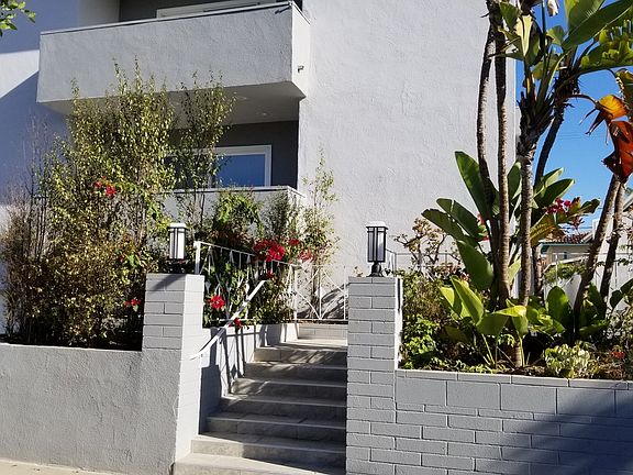 3rd image of 841 10th St APT 4