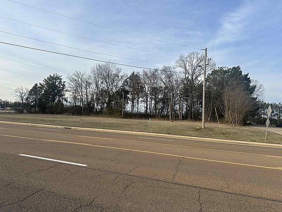 2nd image of 654 E Main St