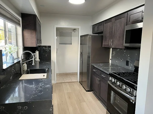 2 bed, 900 sqft, $3,250 — Photo 2