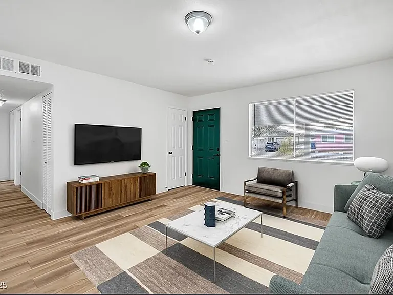 6520 Evergreen Ave — Photo 9