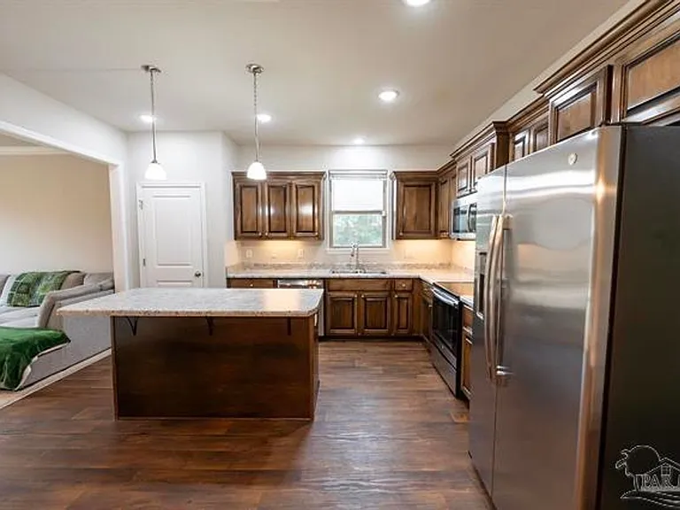 1060 Bretts Way — Photo 7