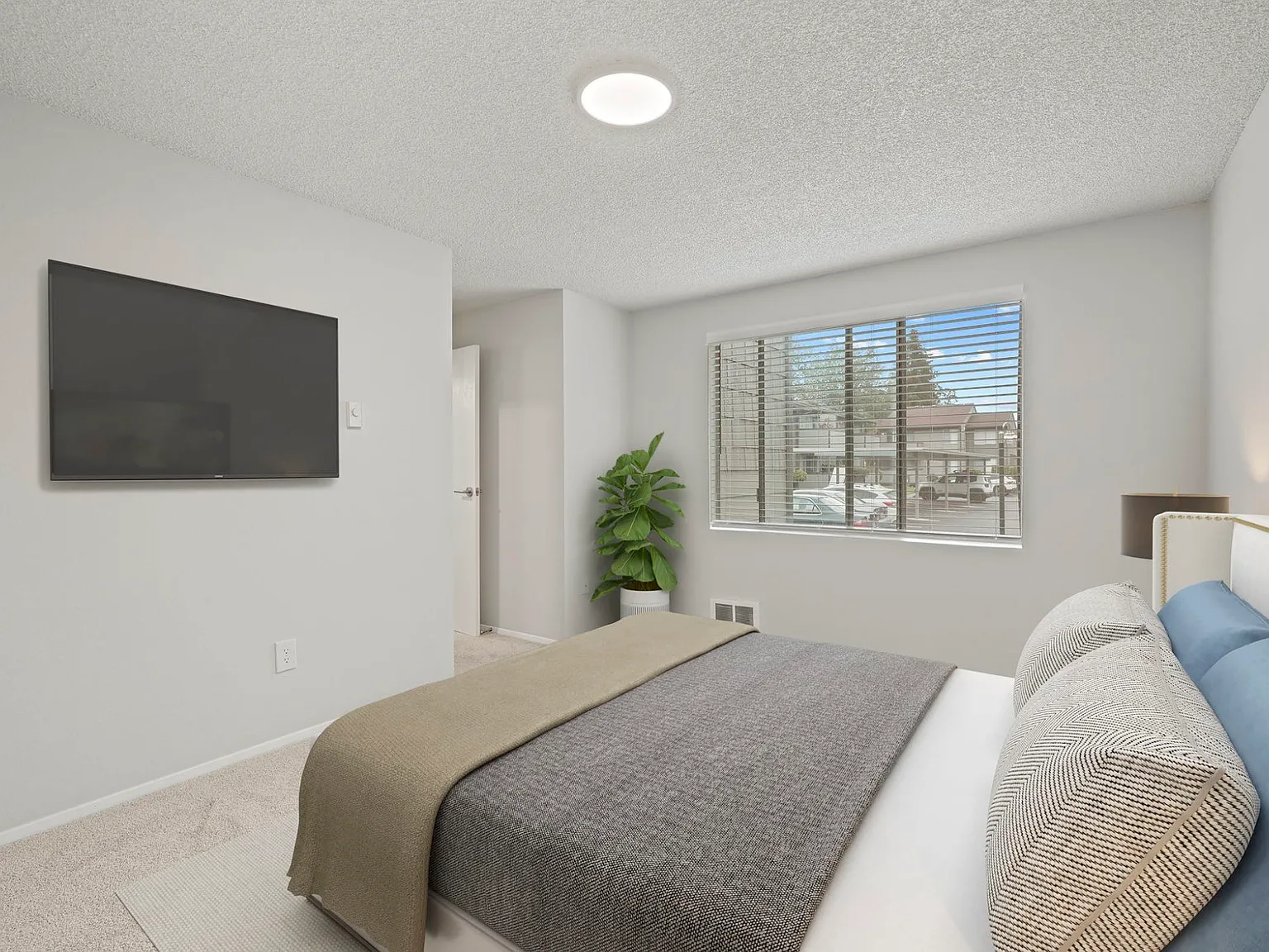 James Apartment Homes — Photo 4