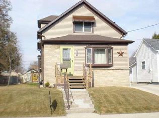 1318 S 15th St, Manitowoc, WI 54220