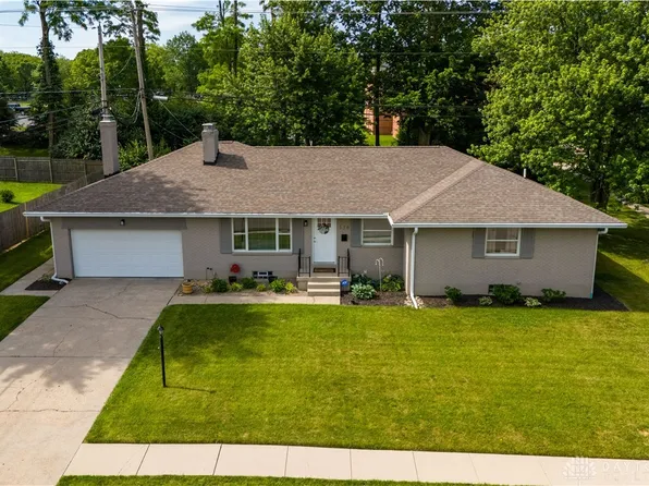 136 Lakeview Dr, Dayton, OH 45459