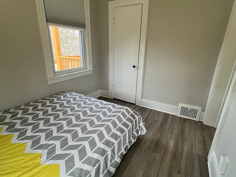579 N Center St — Photo 12