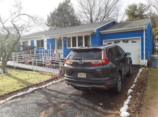 12 Mary Ann Rd, Oak Ridge, NJ 07438