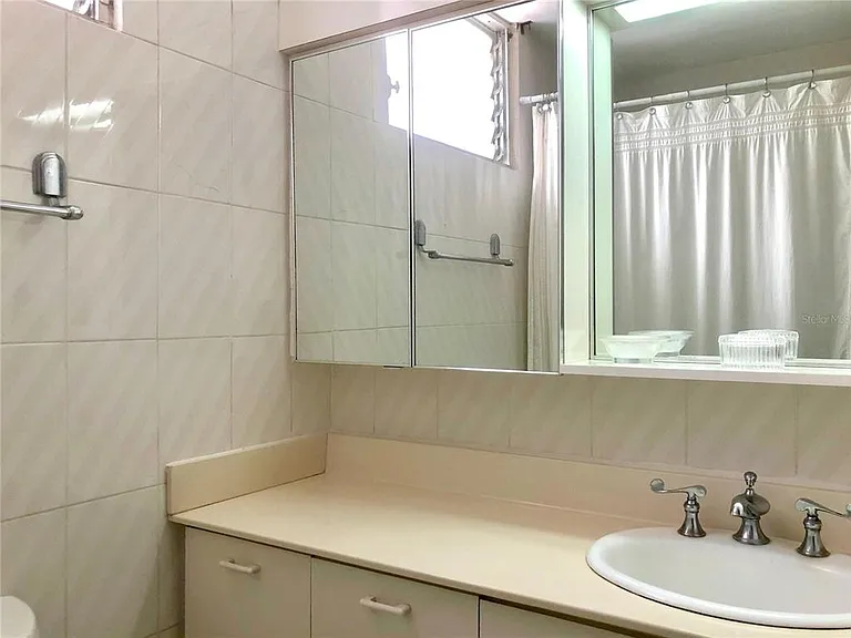 76 Kings Court St #902 — Photo 33