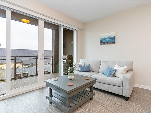 5th image of 91 Chapel St #406