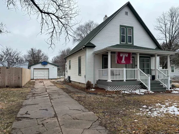 721 E 8th St, Newton, KS 67114