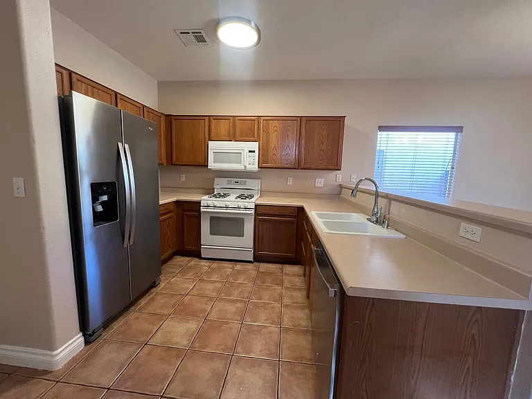 8829 Rising Creek Ct — Photo 15