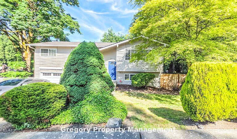 17606 Brook Blvd — Photo 2