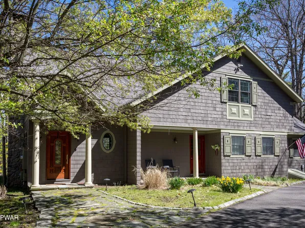 116 Cloud Crest Dr, Greentown, PA 18426