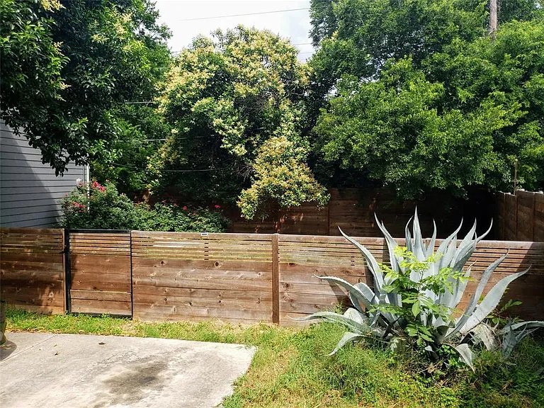 7304 Grand Canyon Dr — Photo 3