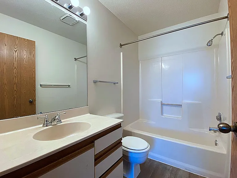 9741 Grand Ave S — Photo 40