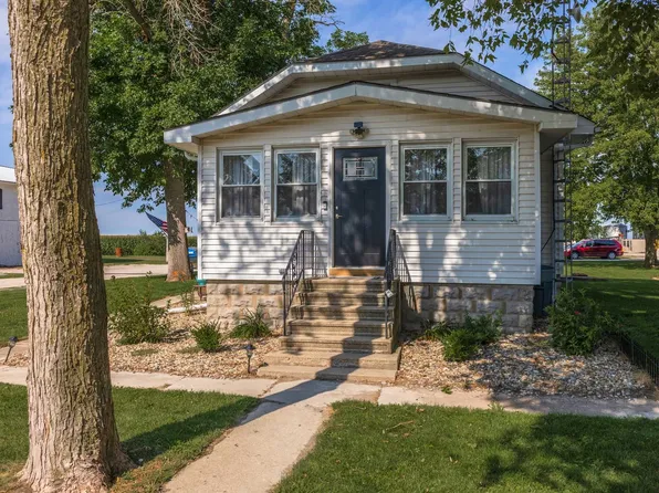 301 Washington St, Graymont, IL 61743