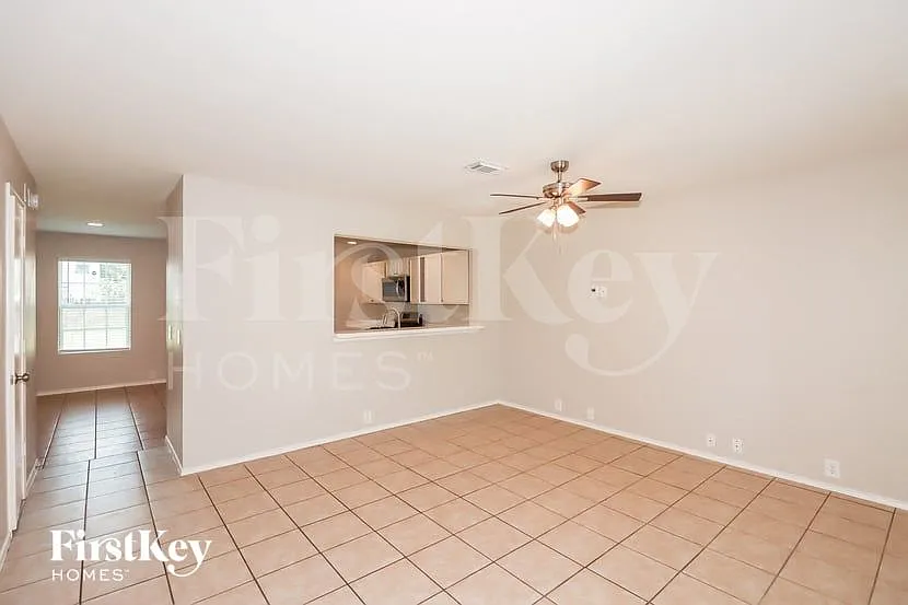 4 bed, 2.5 bath, 1660 sqft, $1,735 — Photo 4
