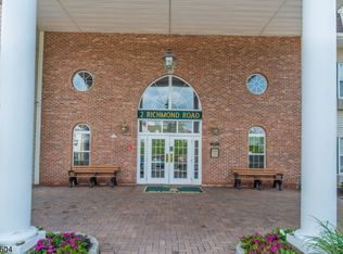 2 Richmond Rd APT 101, West Milford, NJ 07480