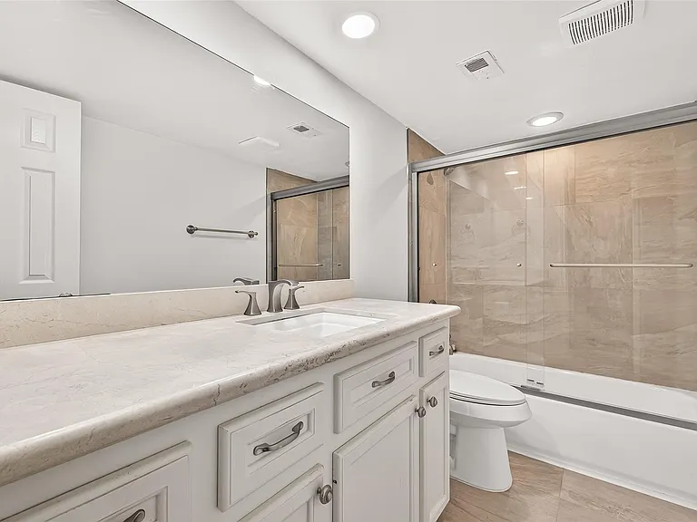 359 N Post Oak Ln #127 — Photo 29